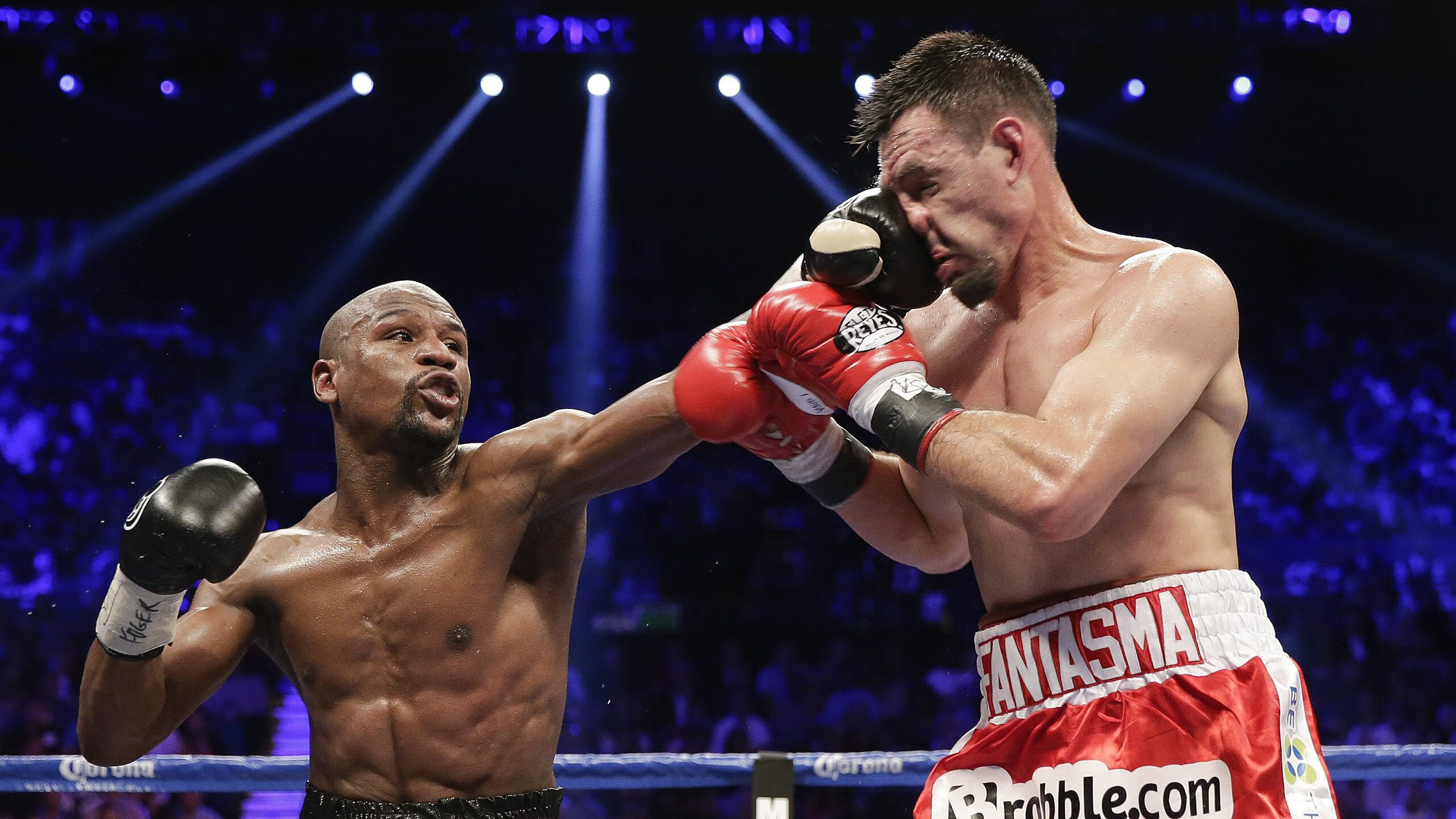 赛道与球场的双重奏，当F1街道赛焦点战遇上黄蜂打穿雷霆