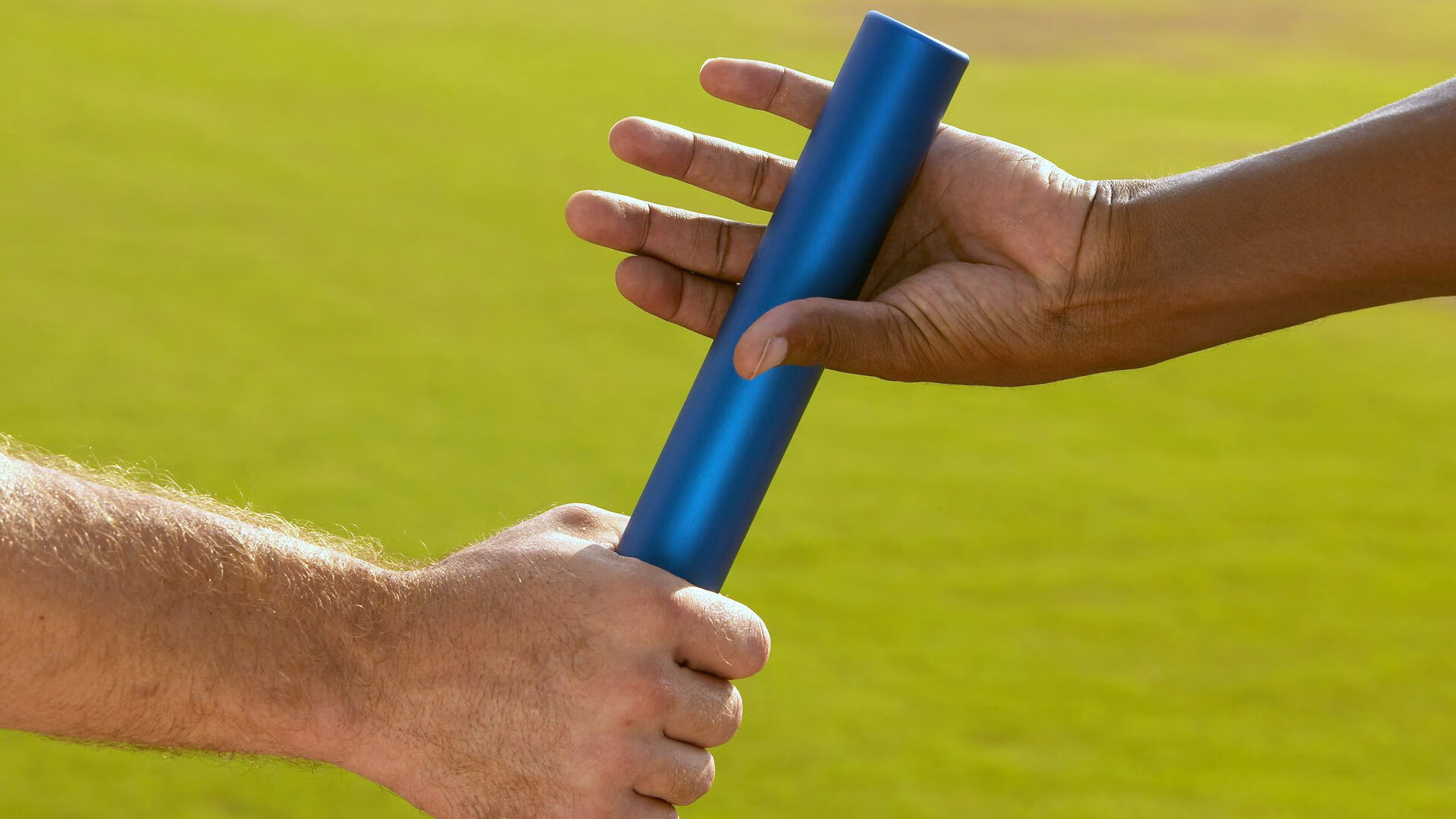 街道上的篮球传奇，广厦队如何在F1赛道旁击败老鹰