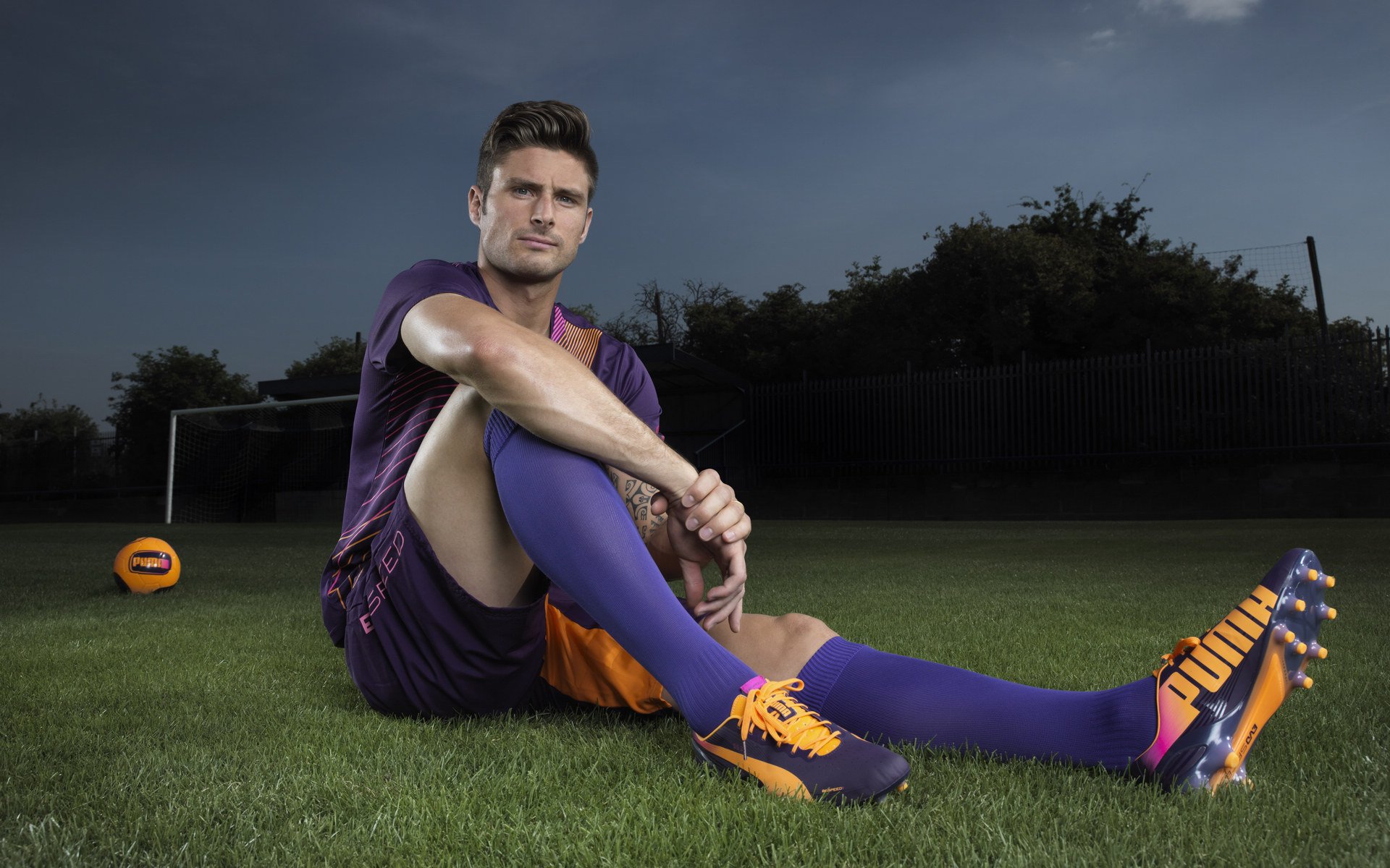 开云体育官网-红黑军团强势登顶，凯恩火热状态引领欧洲足坛新格局